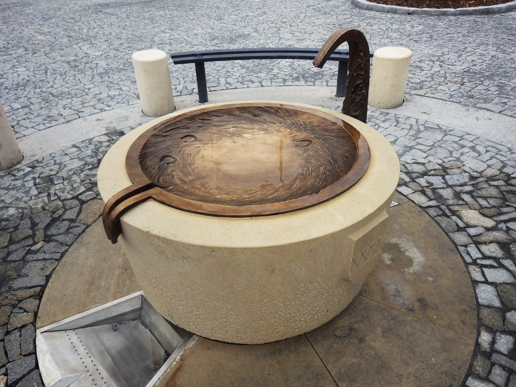 Kašna v Kojetíně - Kojetín, 2015 (bronz, pískovec)